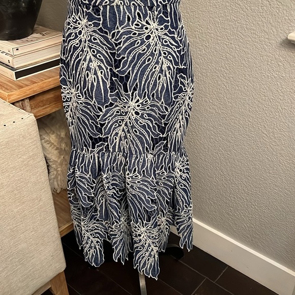 Antonio Melani Elegance Lace Blue White Midi Dress Size 6 - Picture 4 of 9